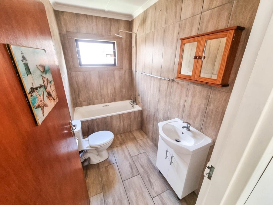 3 Bedroom Property for Sale in Sandbaai Western Cape